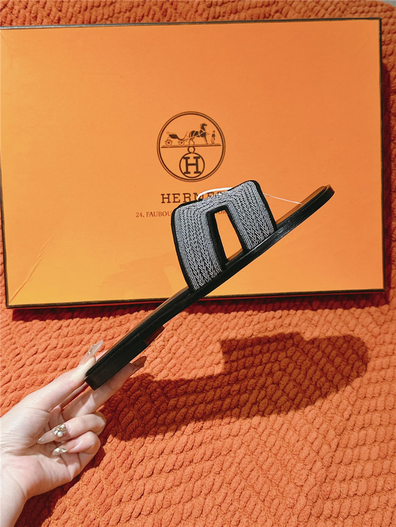 H**me5 oran sandal in black suede goatskin and dabka