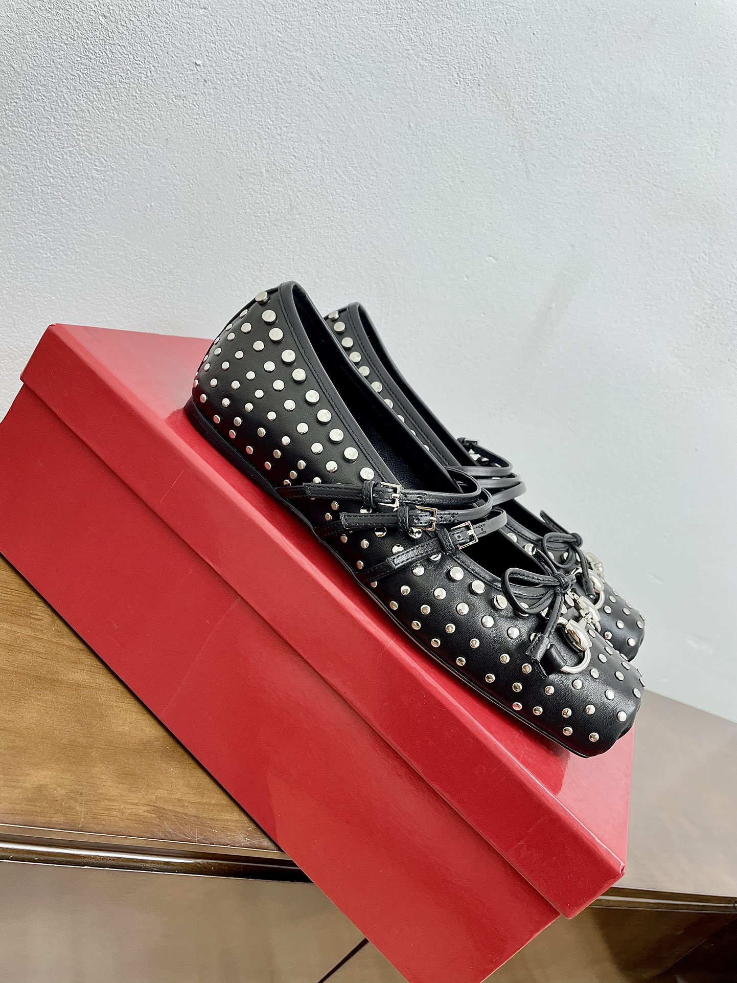 Gvc*1 horsebit ballet flat in black leather and studs