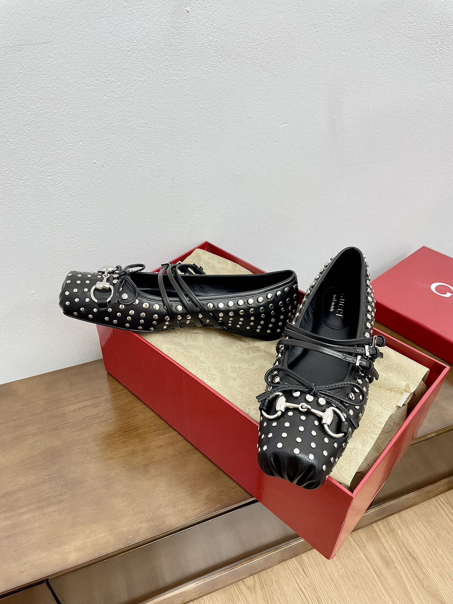 Gvc*1 horsebit ballet flat in black leather and studs