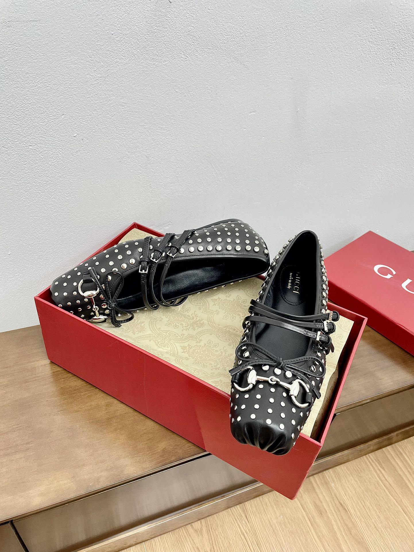 Gvc*1 horsebit ballet flat in black leather and studs
