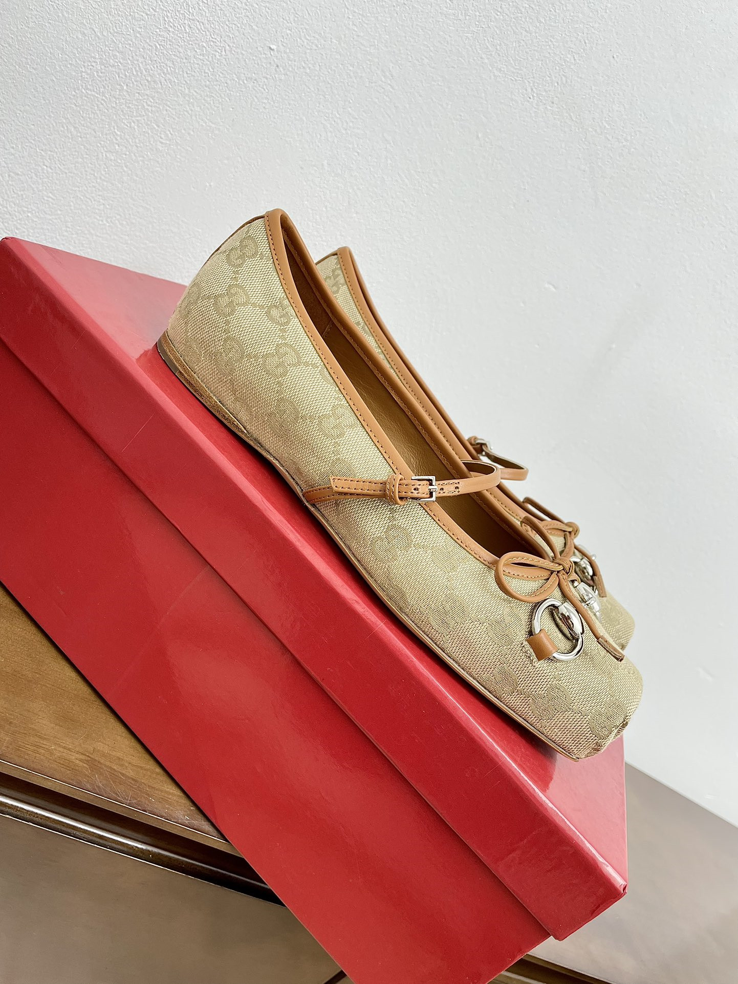 Gvc*1 horsebit ballet flat in beige & brown gg canvas