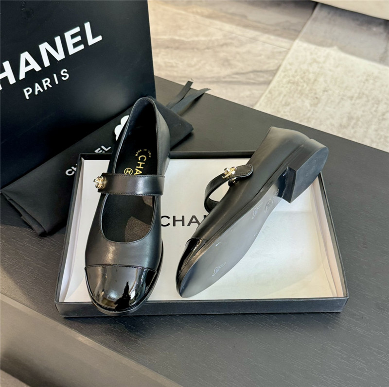 Ch**el gold interlock mary janes in black calfskin