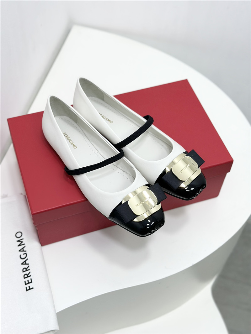 Ferragamo New Vara Plate Ballet Flat Nappa white and black