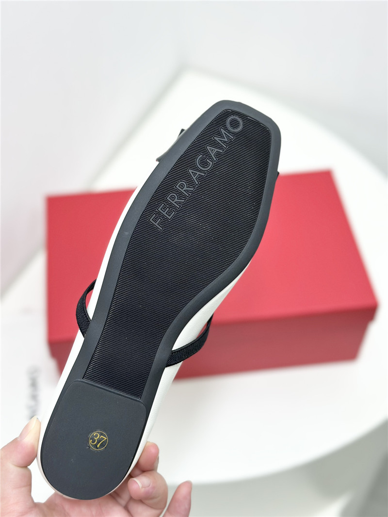 Ferragamo New Vara Plate Ballet Flat Nappa white and black