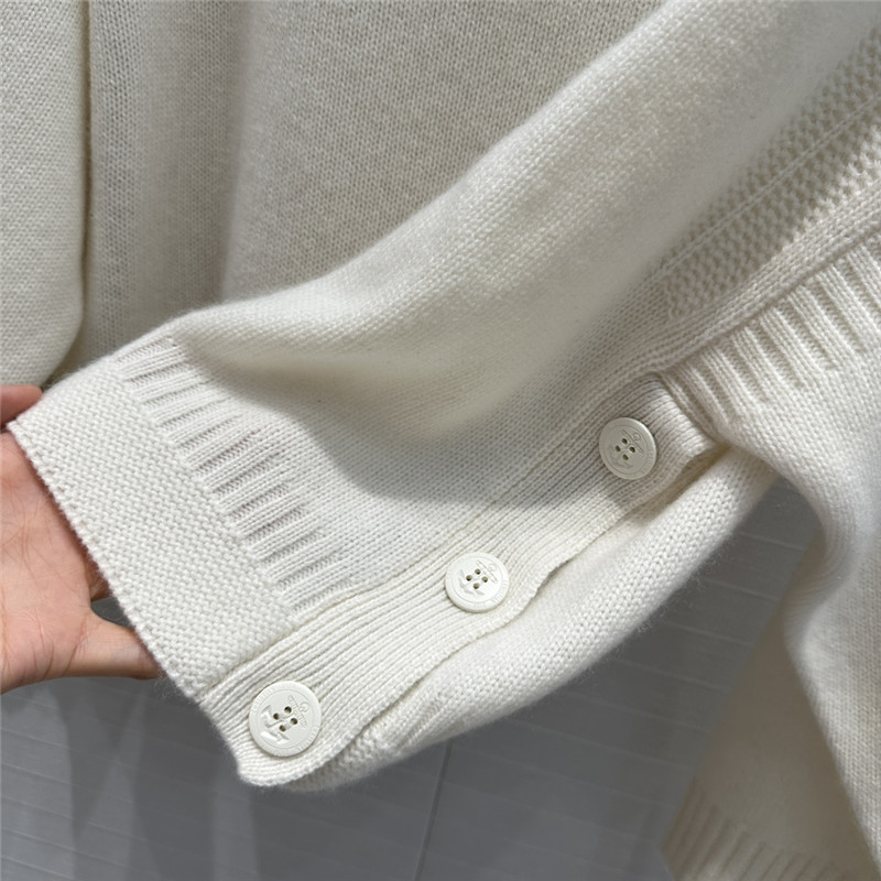 D10r simple round neck cashmere sweater replica clothing sites