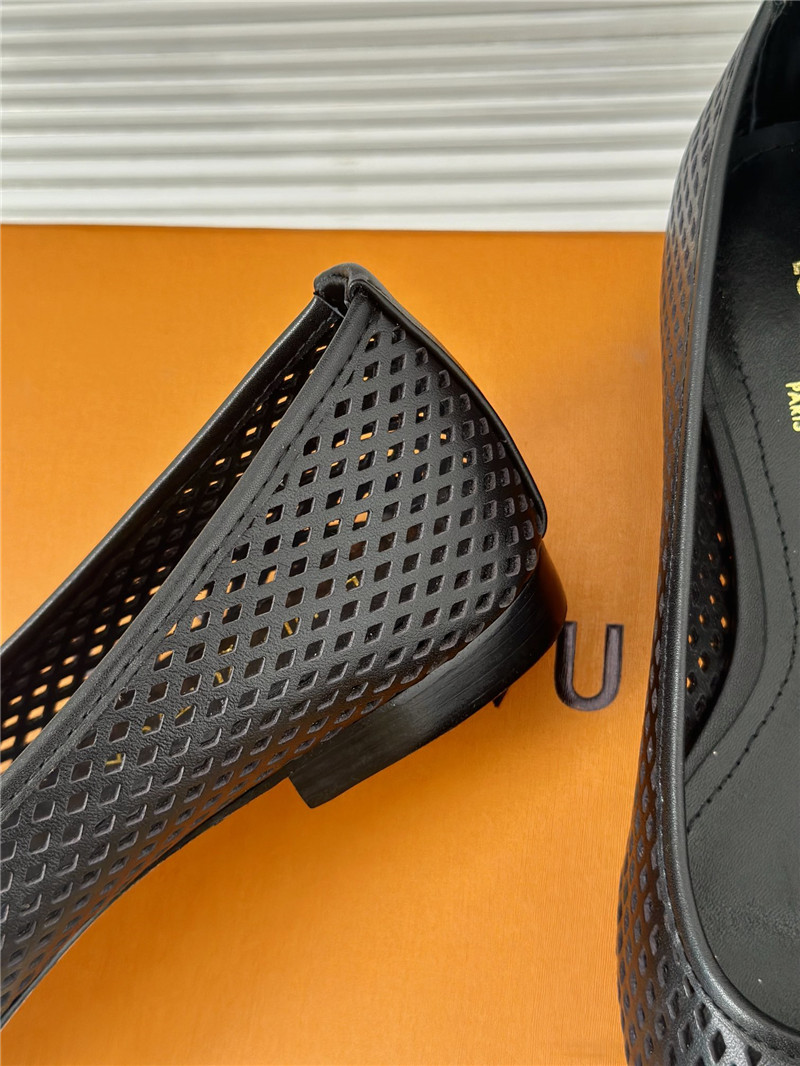 l0vis Vvtt0n shake flat ballerinas in black perforated lambskin