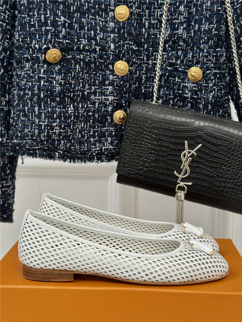 l0vis Vvtt0n shake flat ballerina in silver perforated lambskin