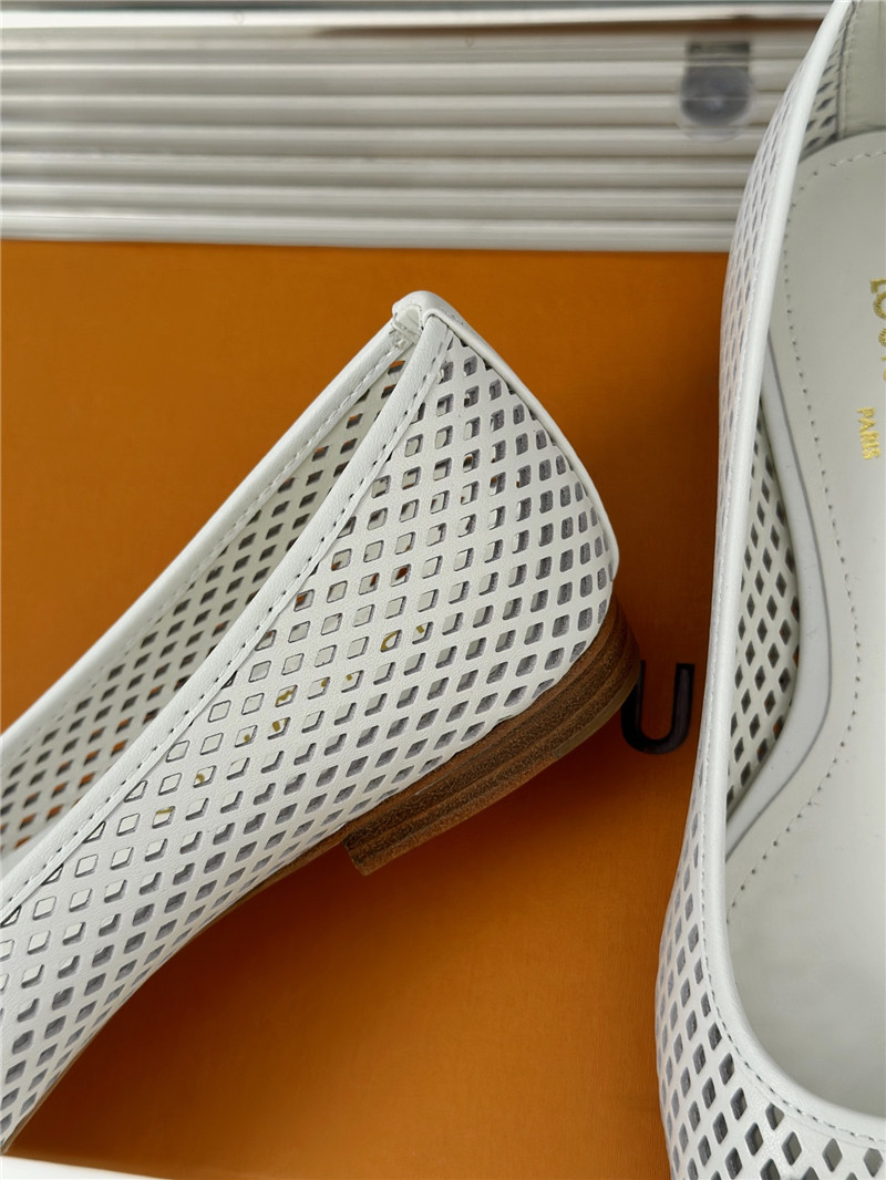 l0vis Vvtt0n shake flat ballerina in silver perforated lambskin