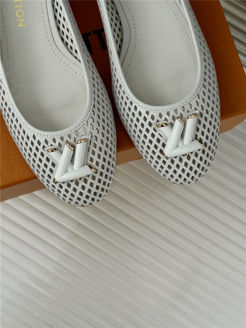 l0vis Vvtt0n shake flat ballerina in silver perforated lambskin