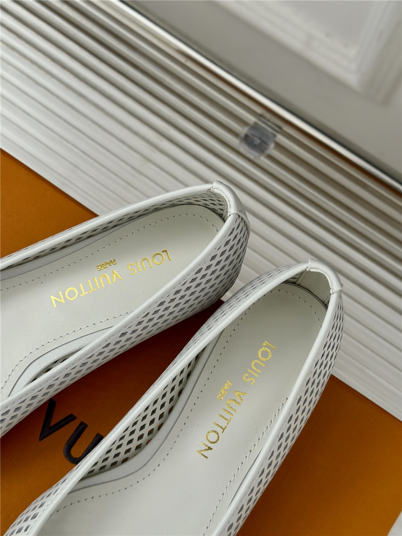 l0vis Vvtt0n shake flat ballerina in silver perforated lambskin