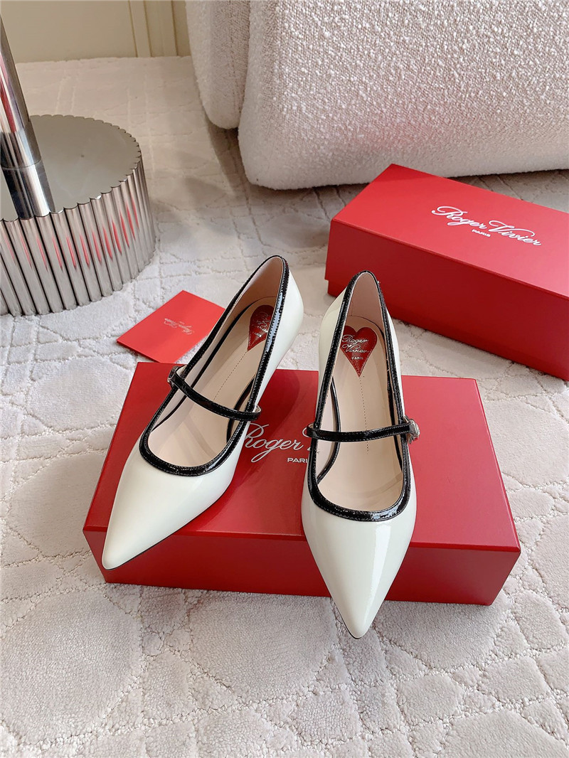 Roger Vivier Virgule Mary Jane Pumps Off-White Patent Leather