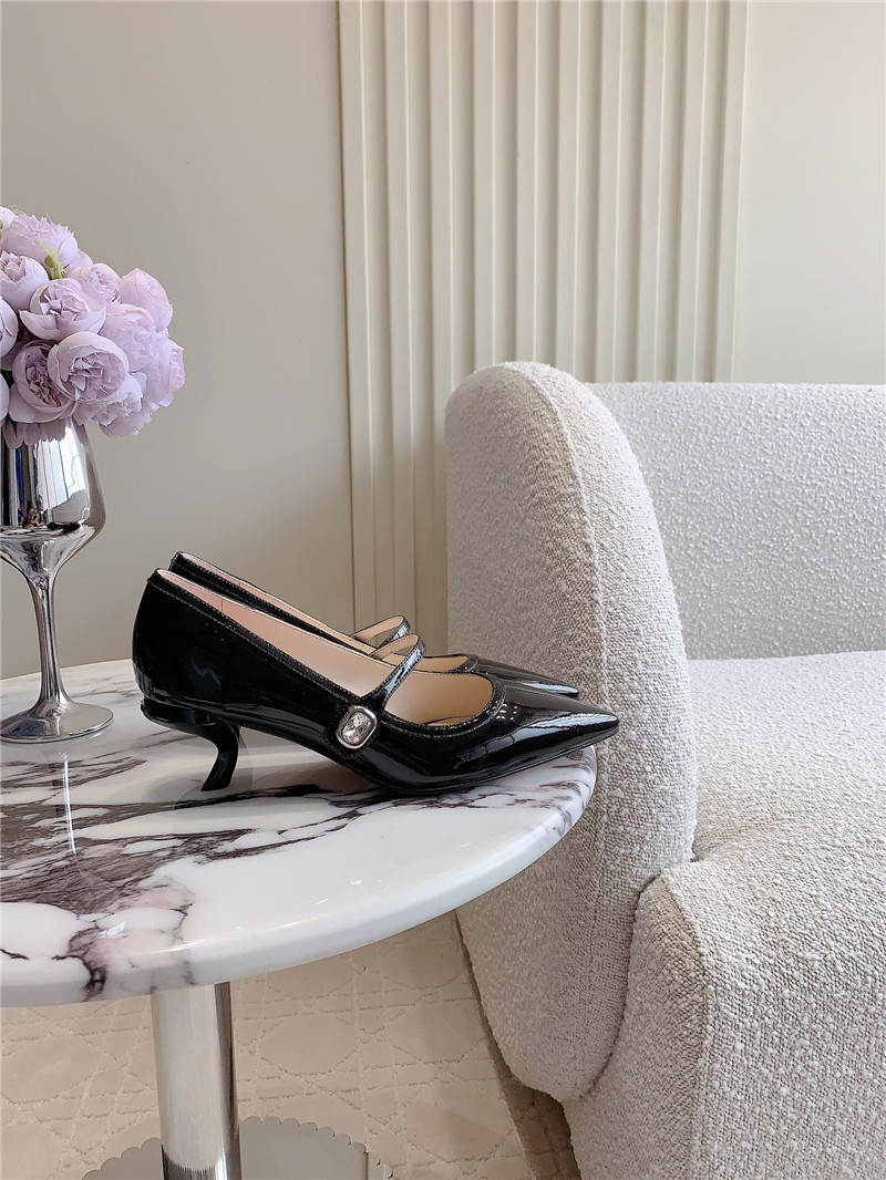 Roger Vivier Virgule Mary Jane Pumps Black Patent Leather