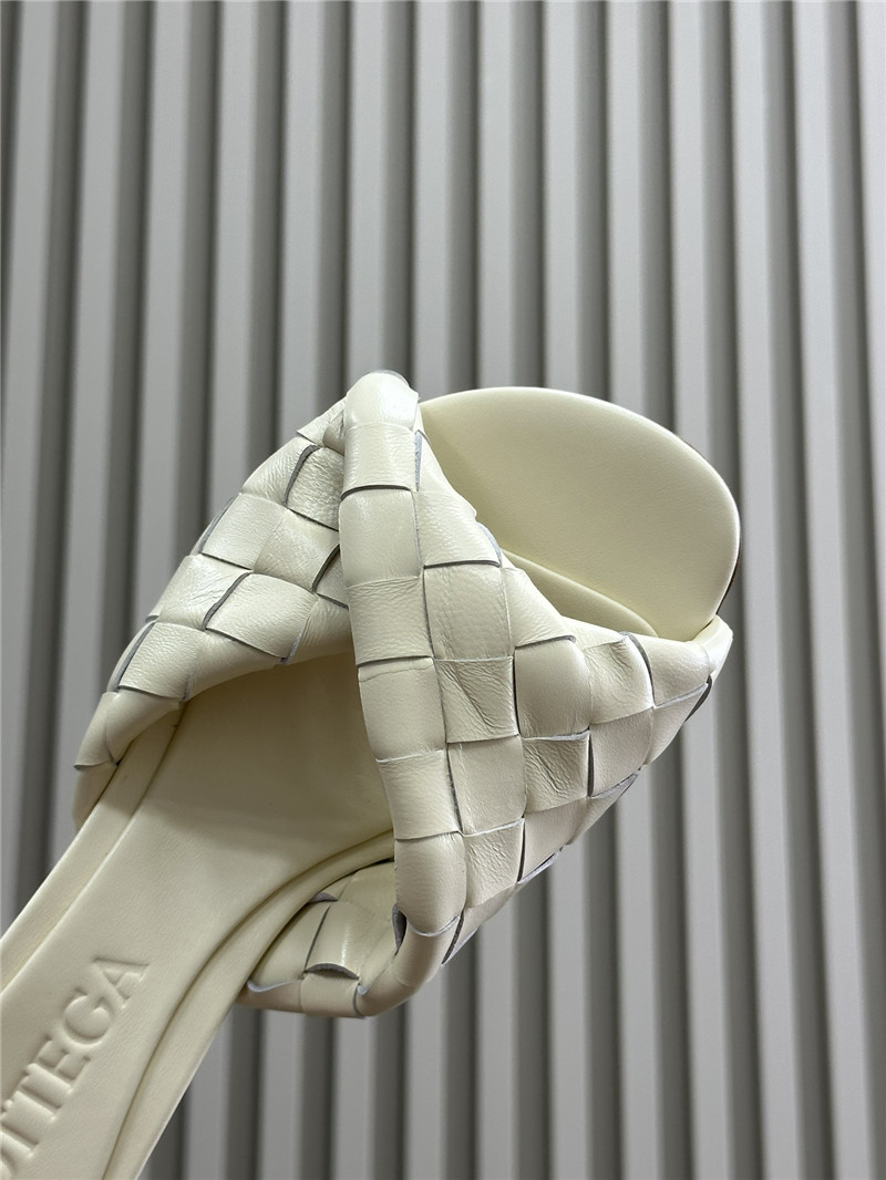 b0tt*ga Ven*ta mid heel blink mule in intrecciato sea salt