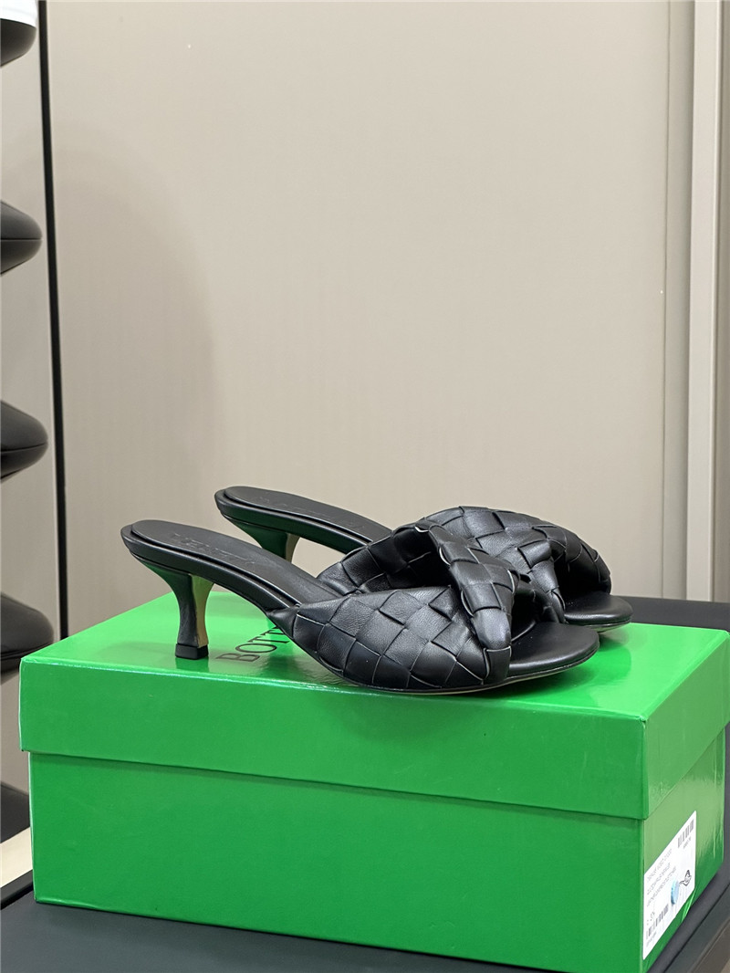 b0tt*ga Ven*ta mid heel blink mule in intrecciato black