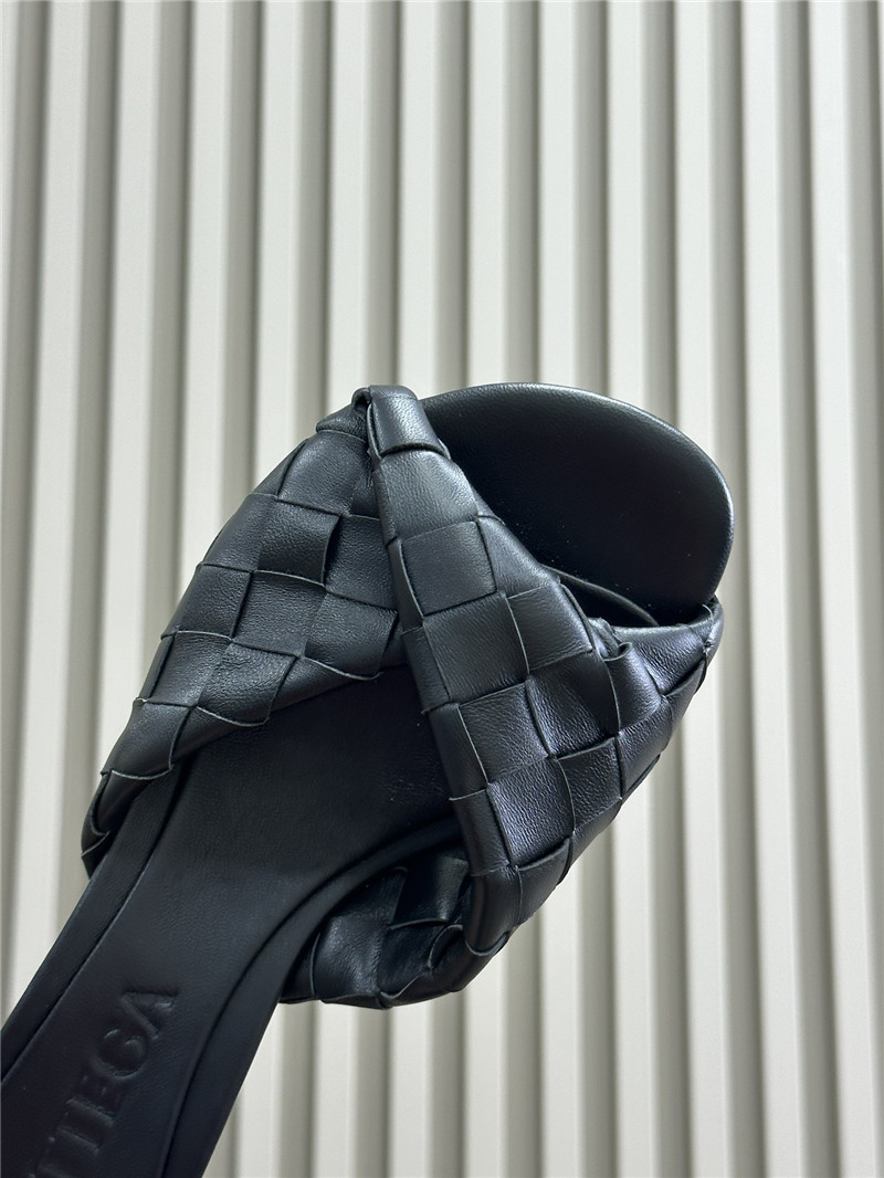 b0tt*ga Ven*ta mid heel blink mule in intrecciato black