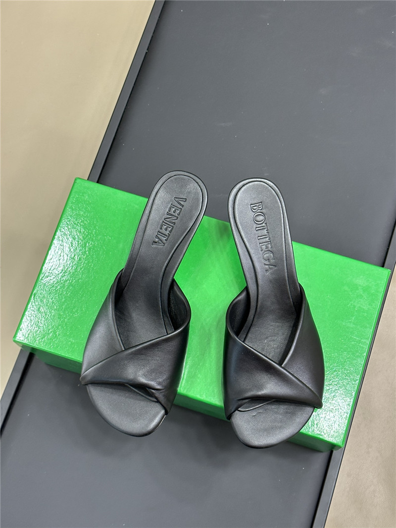 b0tt*ga Ven*ta mid heel blink mule in black lambskin