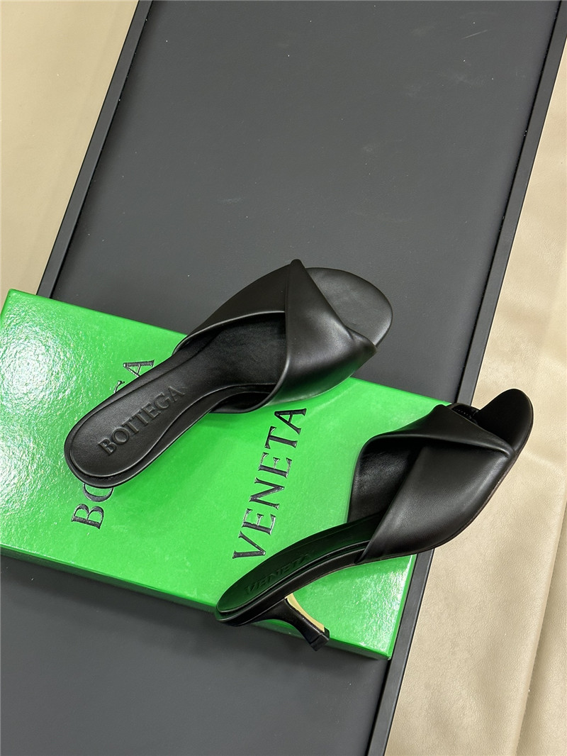 b0tt*ga Ven*ta mid heel blink mule in black lambskin