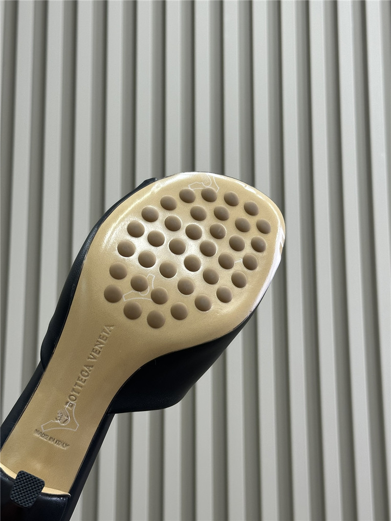 b0tt*ga Ven*ta mid heel blink mule in black lambskin