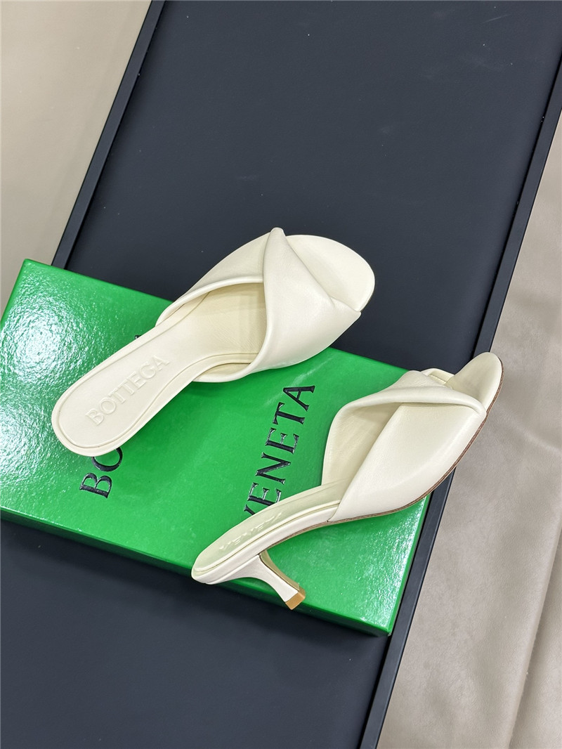 b0tt*ga Ven*ta mid heel blink mule in sea salt lambskin