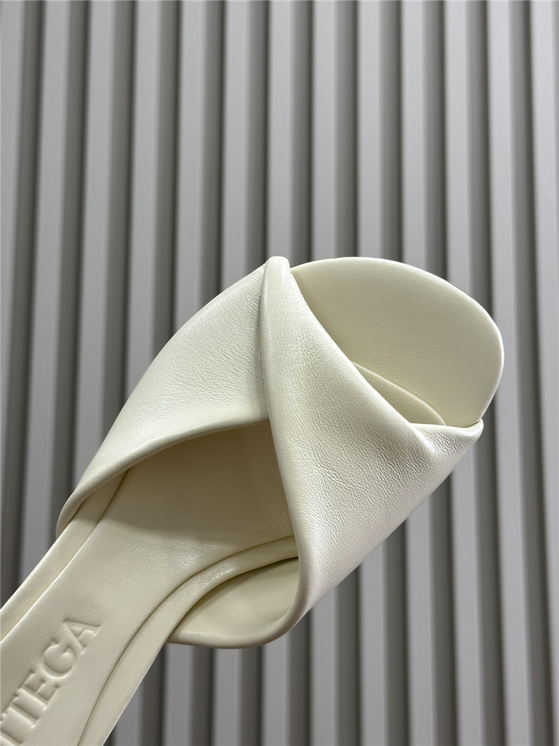 b0tt*ga Ven*ta mid heel blink mule in sea salt lambskin