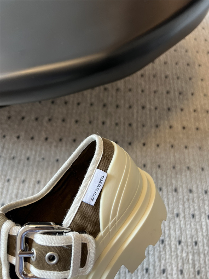 b0tt*ga Ven*ta trek mary-jane in natural and liana