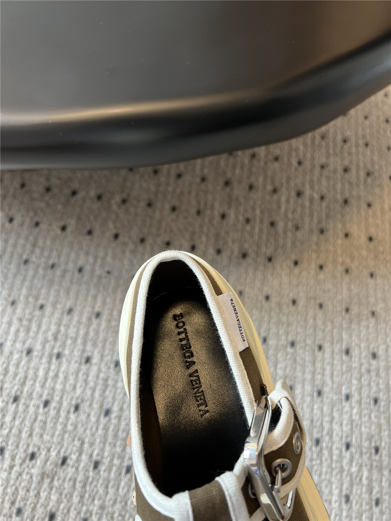 b0tt*ga Ven*ta trek mary-jane in natural and liana