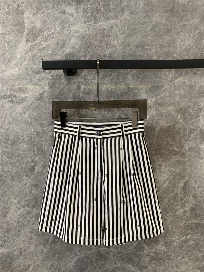 ch**el double c hot D1am0nd striped shorts replicas clothes