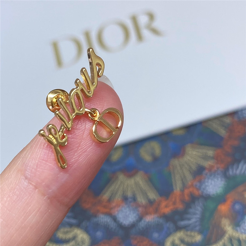 D10r red heart letter earrings