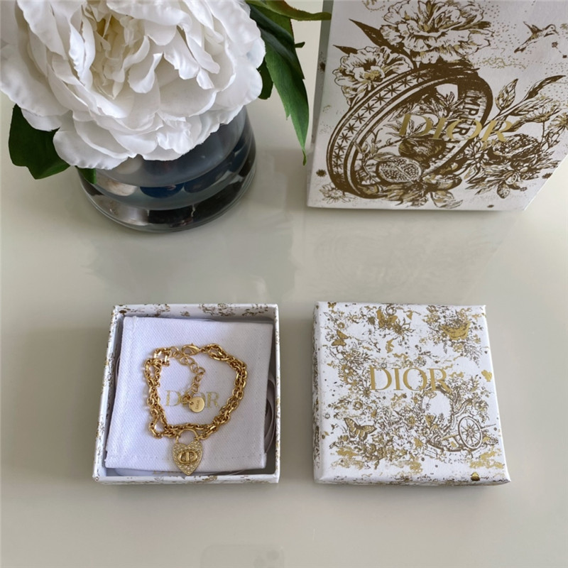 d10r D1am0nd heart lock bracelet