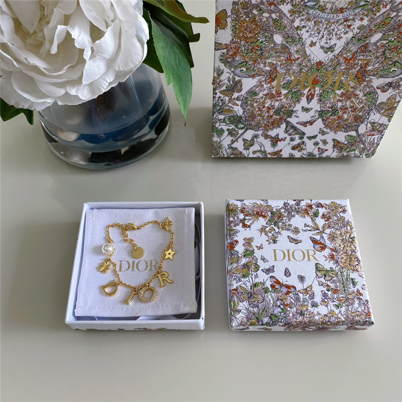 D10r letter bee star bracelet