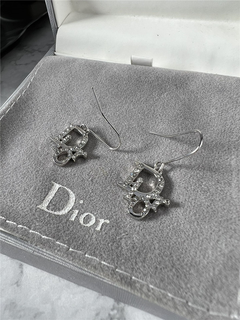 D10r new earrings