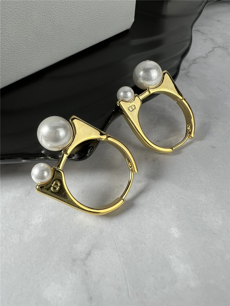 D10r pearl earrings