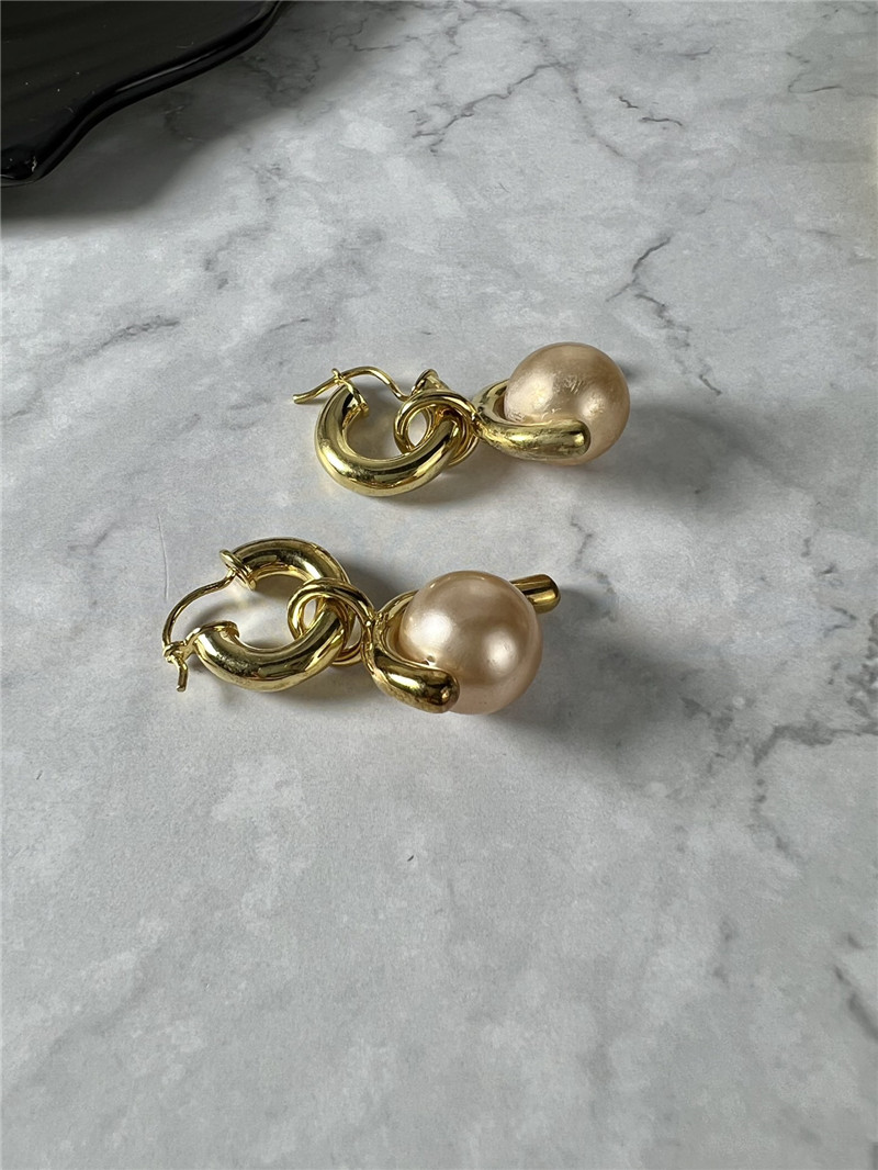 Ce1i*e nude pearl earrings