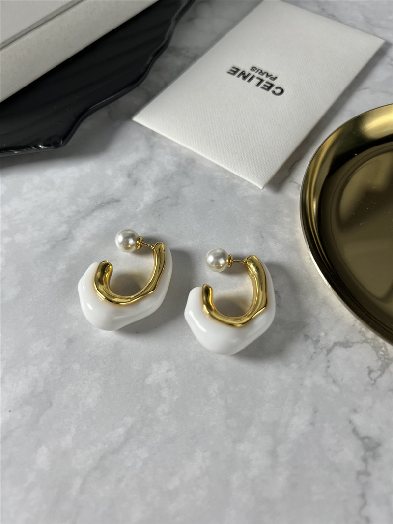 Ce1i*e white irregular earrings