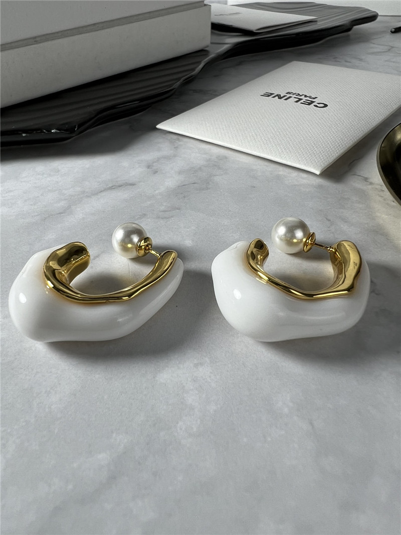 Ce1i*e white irregular earrings
