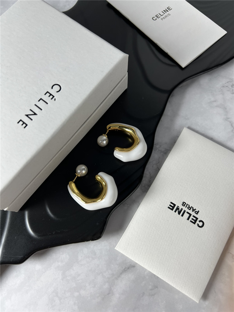 Ce1i*e white irregular earrings