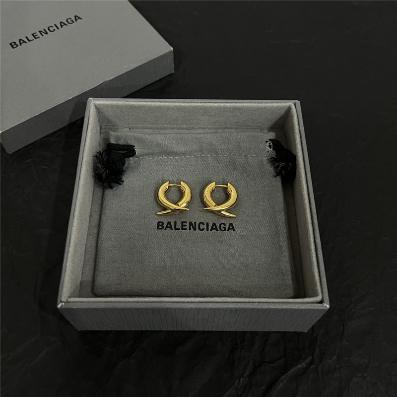 Ba1en*iaga simple and elegant earrings