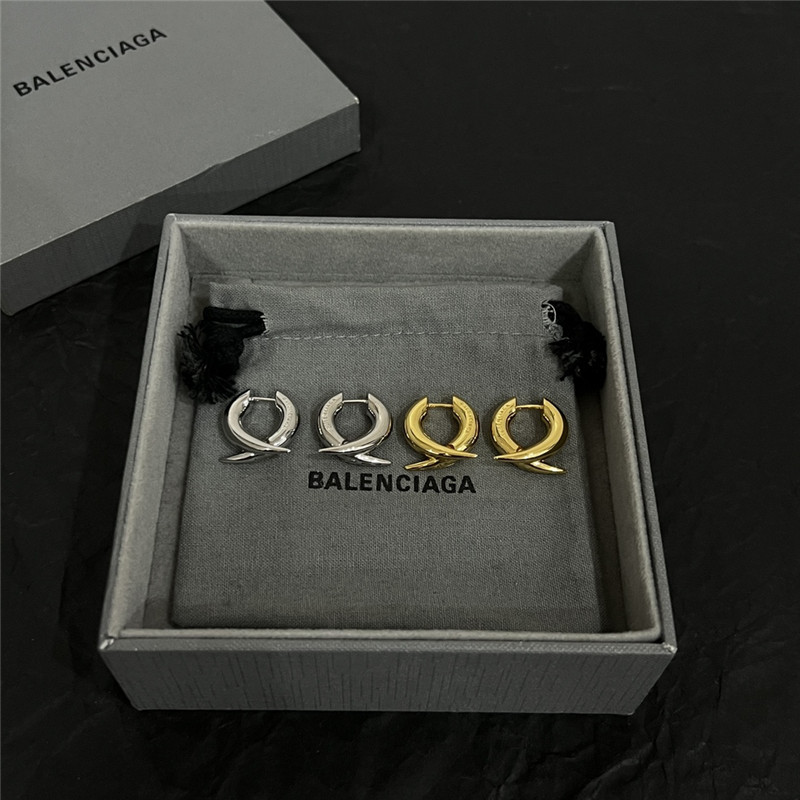 Ba1en*iaga simple and elegant earrings