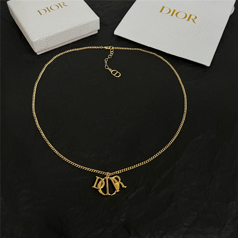 D10r vintage necklace
