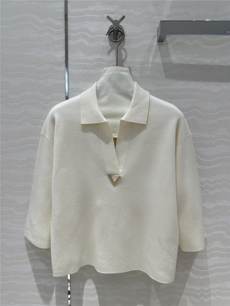 Va1e*ntin0 metal v logo top replica designer clothing websites