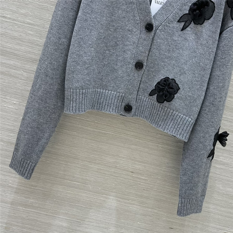Va1e*ntin0 3d mesh flower small cardigan replica clothing