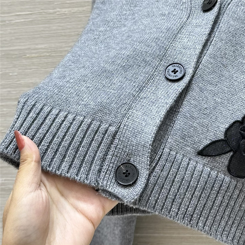 Va1e*ntin0 3d mesh flower small cardigan replica clothing