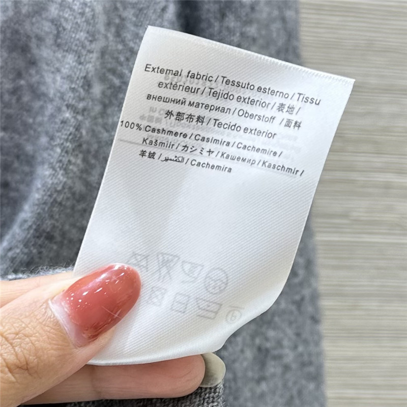 Va1e*ntin0 rhinestone collar design small cardigan replica clothes