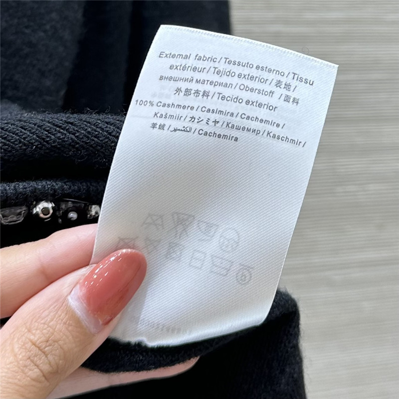 Va1e*ntin0 rhinestone collar design small cardigan replica clothes