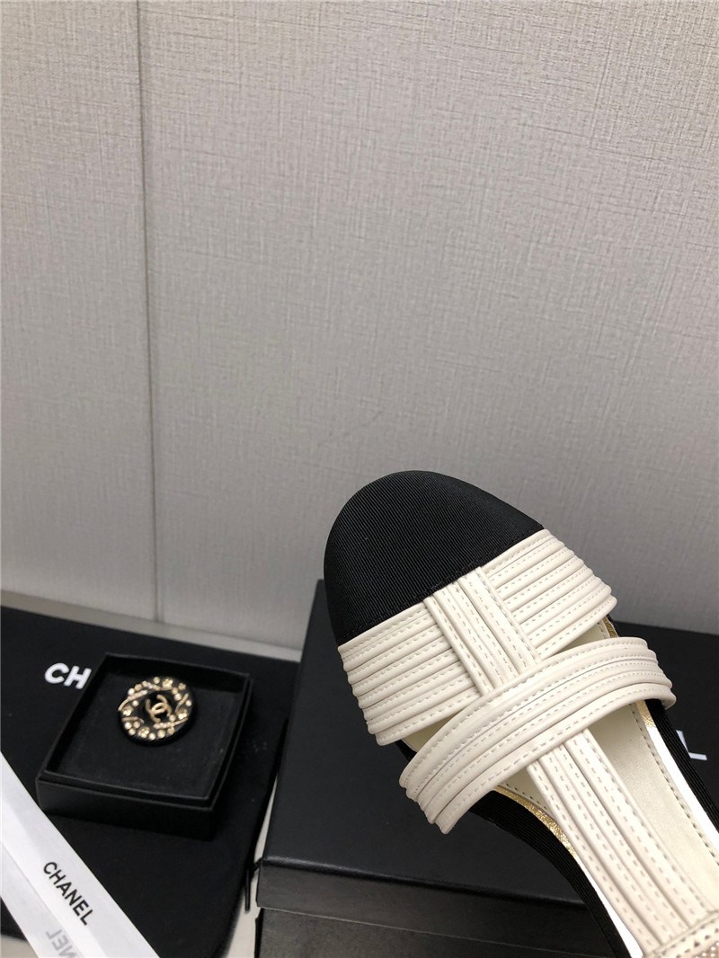 Ch**el cruise 2022/23 ivory & black lambskin slingbacks pumps