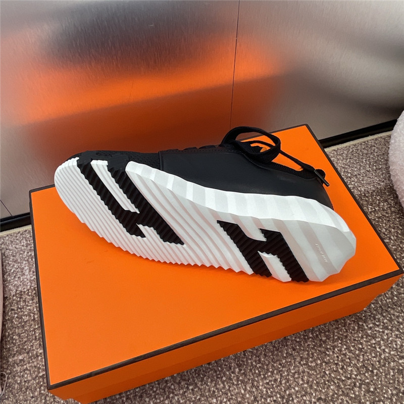 H**me5 bouncing sneaker black women