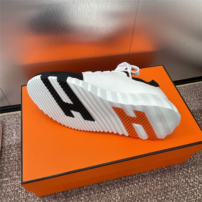 H**me5 bouncing sneaker black white women