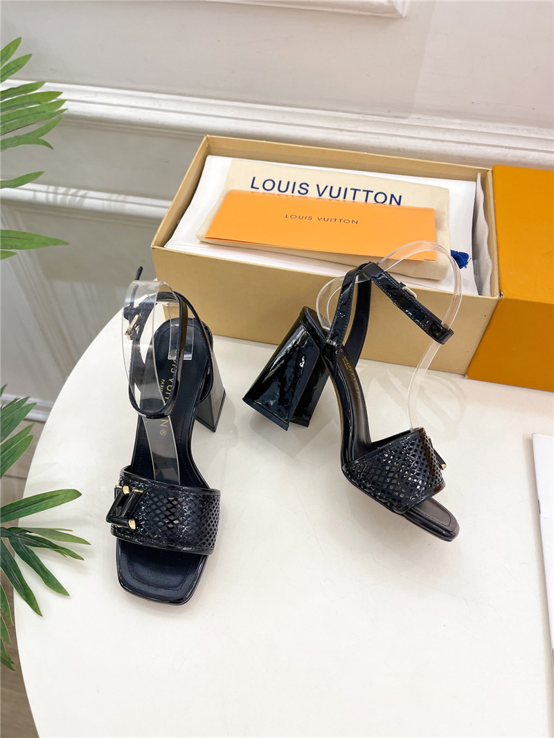 l0vis Vvtt0n shake sandal in black patent calfskin