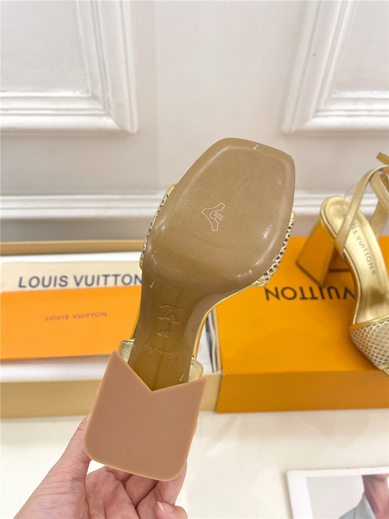 l0vis Vvtt0n shake sandal in gold calfskin