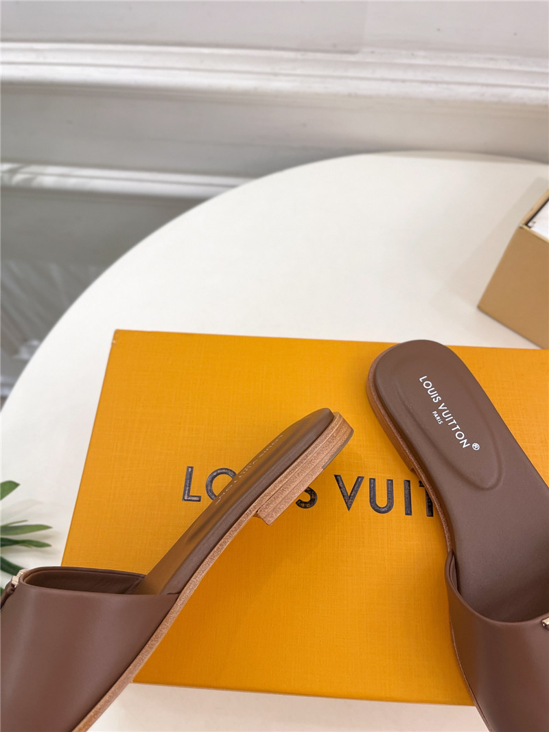 l0vis Vvtt0n lv capri flat mule brown